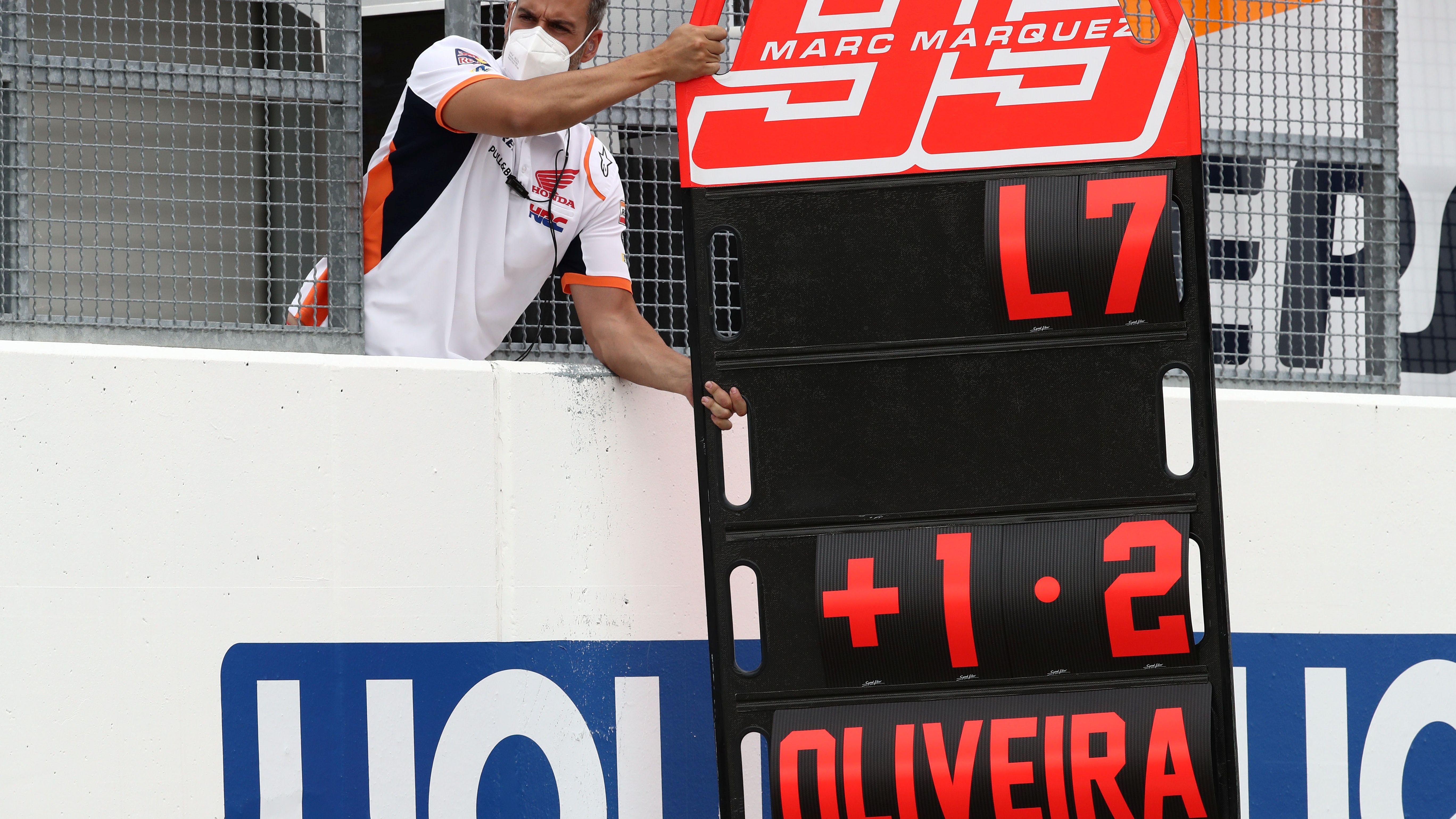 La pizarra de Marc Márquez fue crucial en la gestión de su ventaja ante Miguel Oliveira