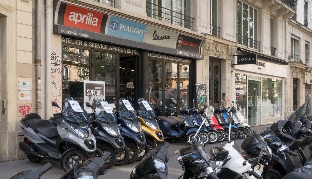 Tienda de venta de motos. Fuente: iStock/fazon1