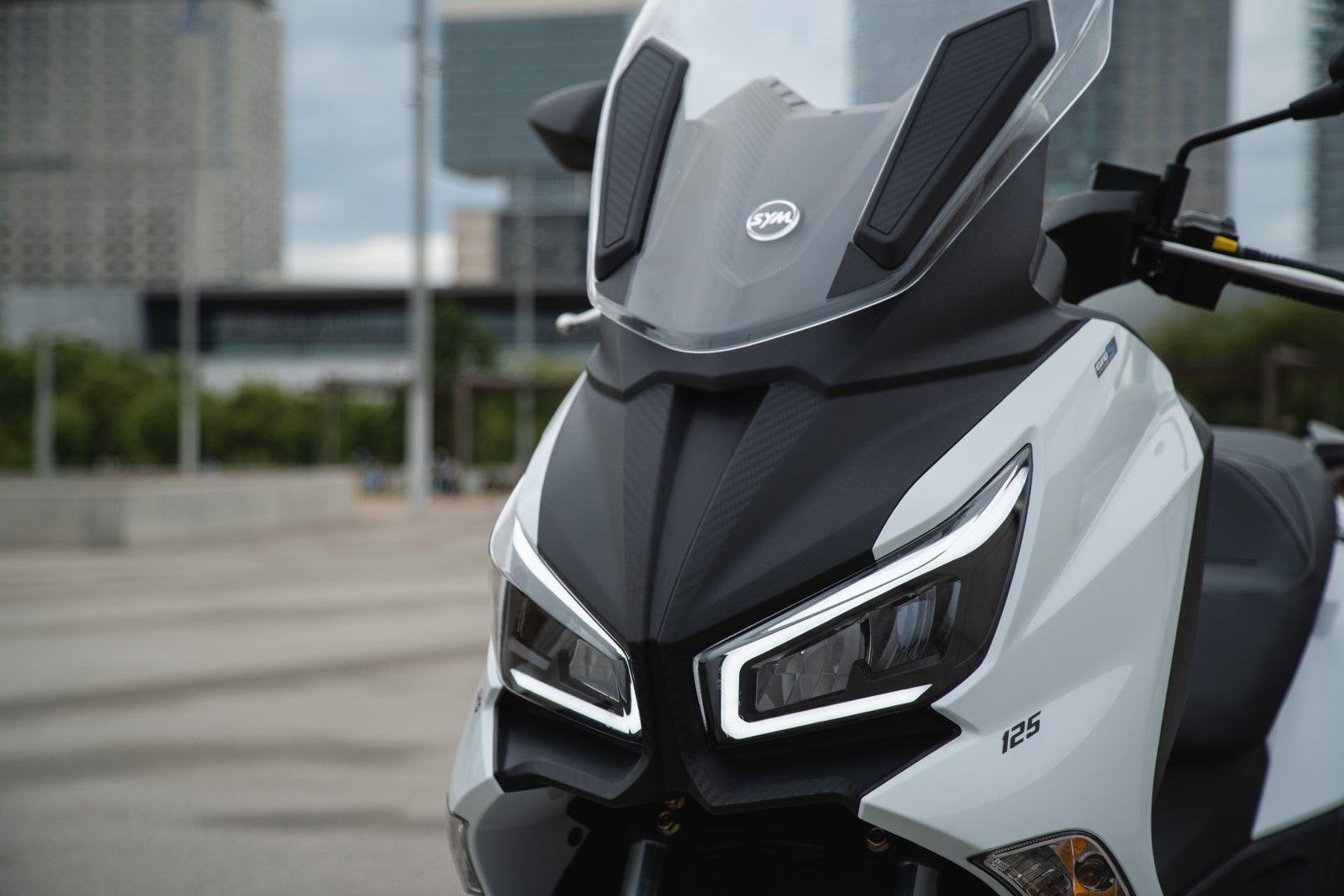 SYM JOYMAXZ PLUS 125 EXTERIOR 3 (Grande)