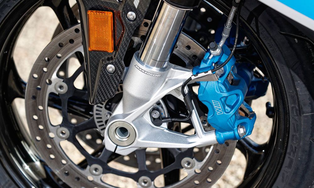 BMW M 1000 RR: En colaboración con Nissin, BMW ha diseñado unas pinzas de freno delanteras especiales 