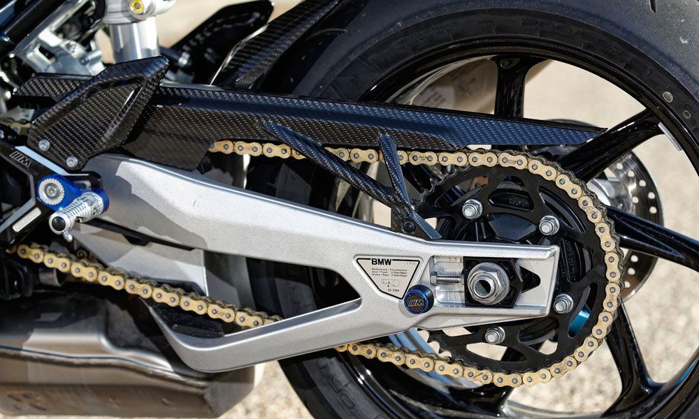 BMW M 1000 RR: En el kit de carreras hay un nuevo basculante