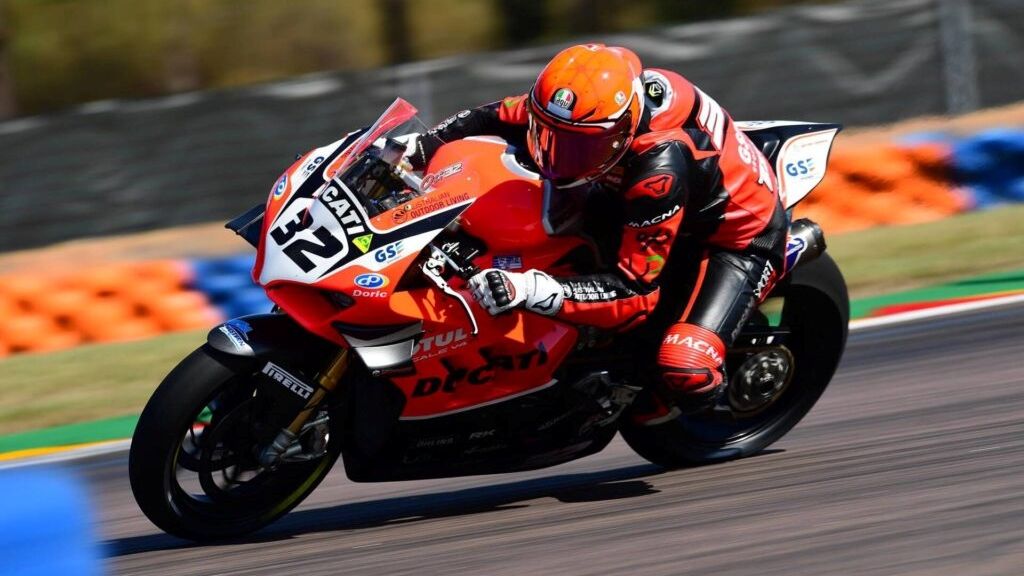 Oli Bayliss logró en Hidden Valley su primer triunfo en el Australian Superbike