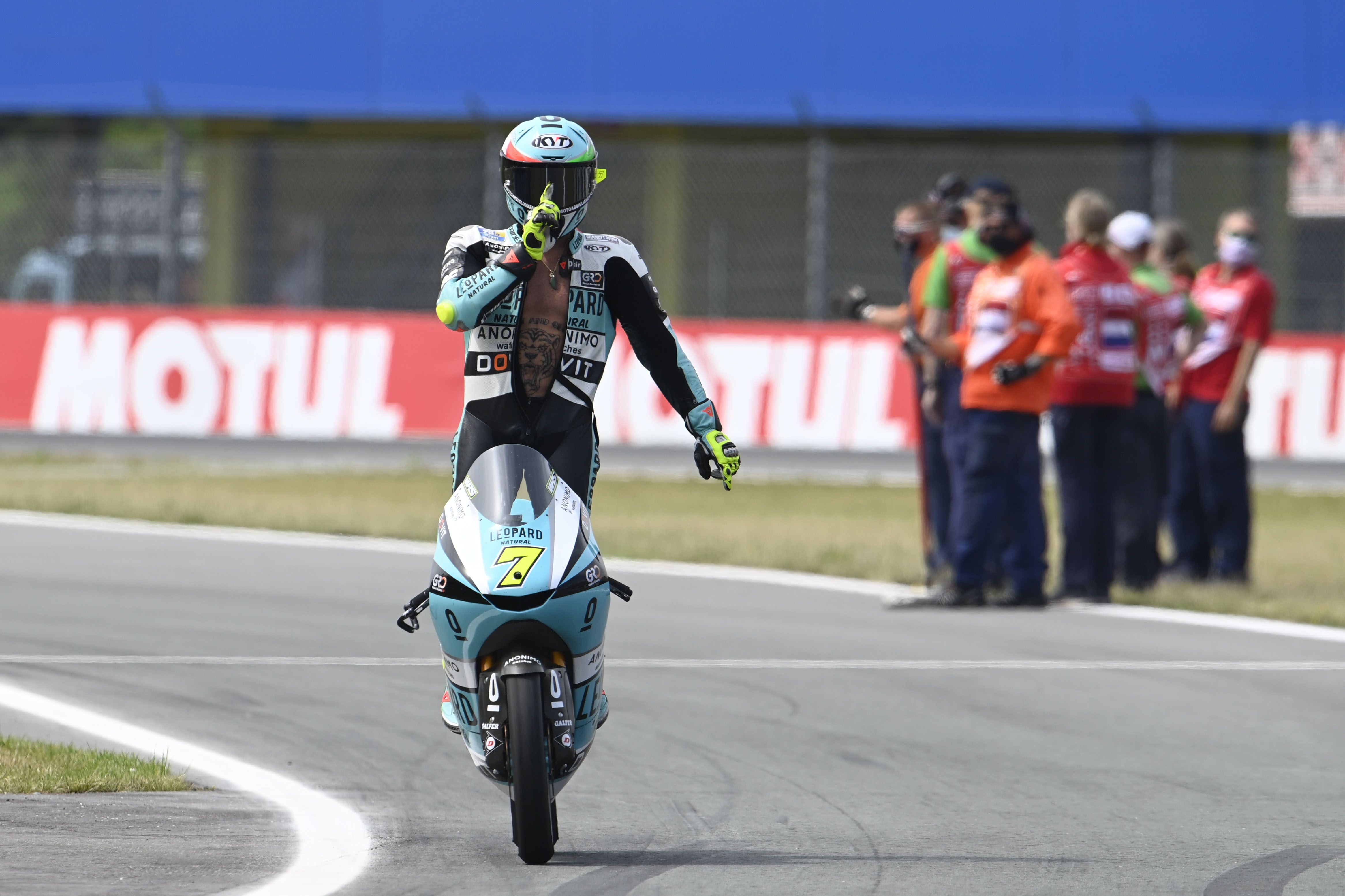 Victoria de Dennis Foggia, podio de Sergio García y machada de Pedro Acosta en Assen