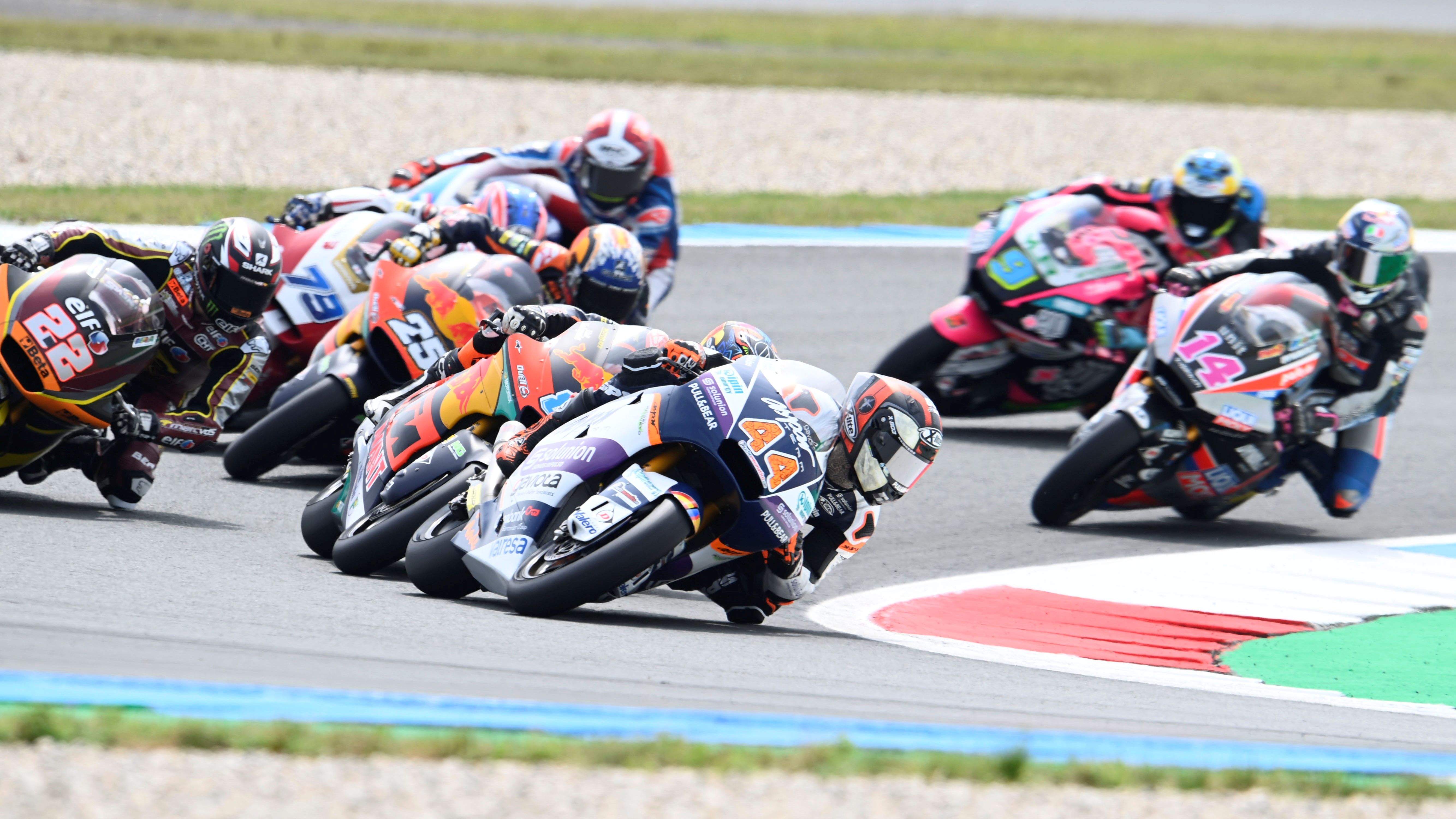 Arón Canet toma el mando en la salida ante Remy Gardner