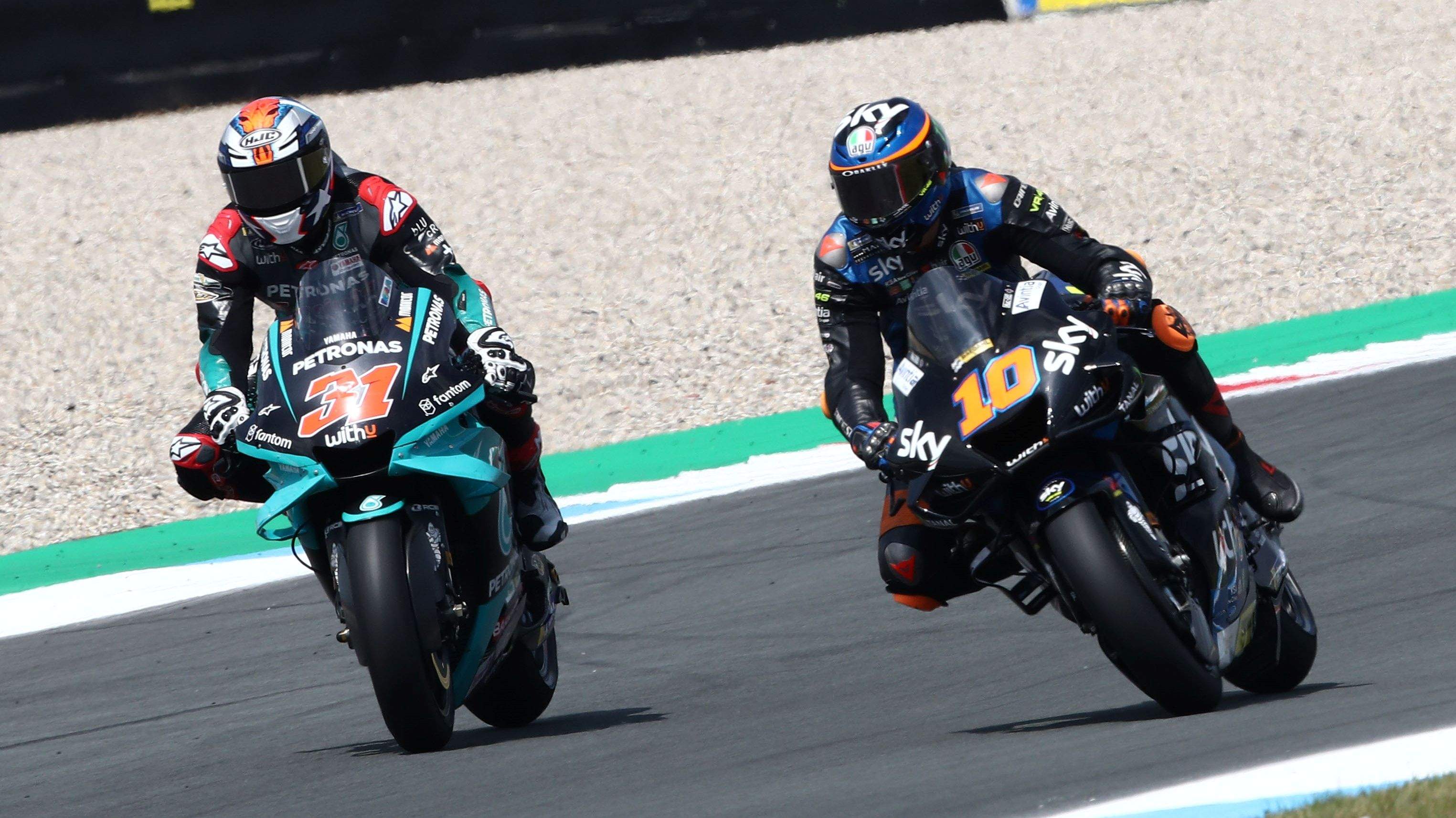 Garrett Gerloff trata de superar a Luca Marini