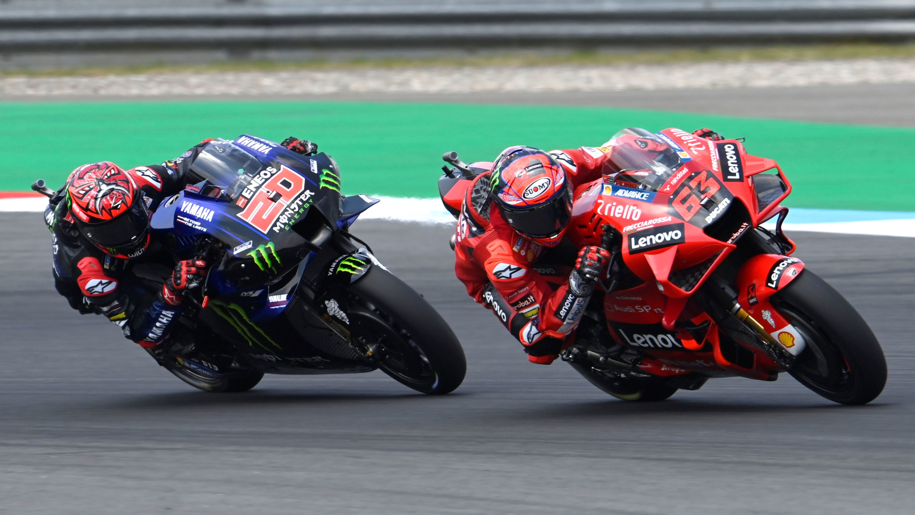 Pecco Bagnaia lidera con Fabio Quartararo totalmente pegado