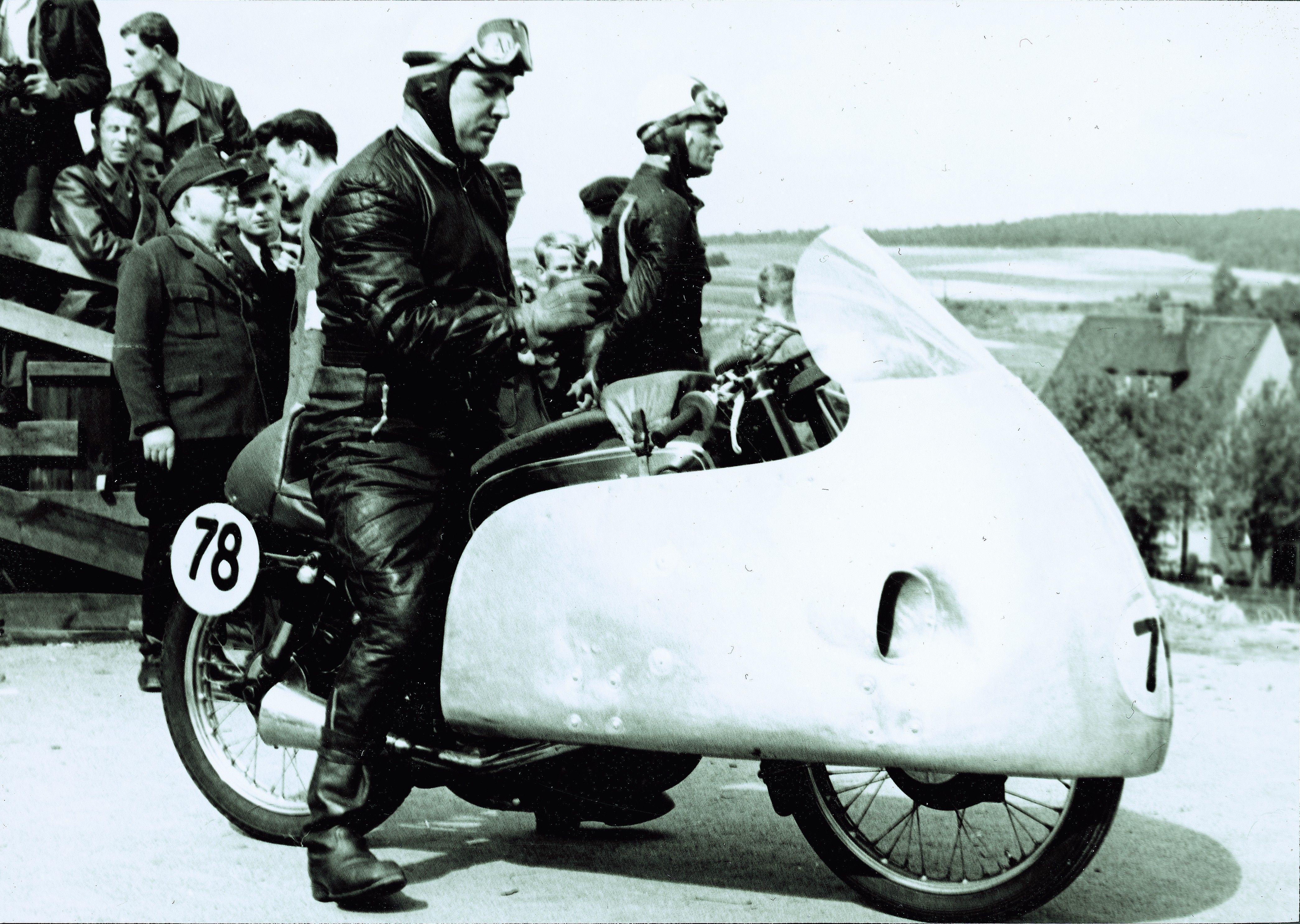 Sachsenring y los tejados verdes de DKW.