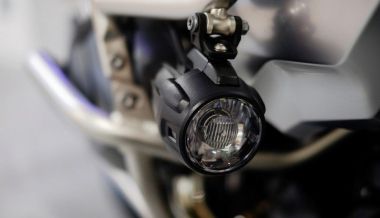 Atar salón Persona Se puede instalar un faro auxiliar en la moto?