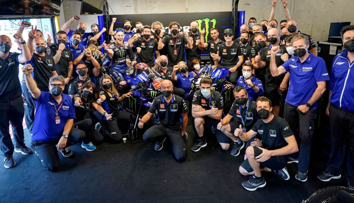 Fabio Quartararo y Maverick Viñales, las dos caras de la celebración de Yamaha Fabio Quartararo y Maverick Viñales, las dos caras de la celebración de Yamaha