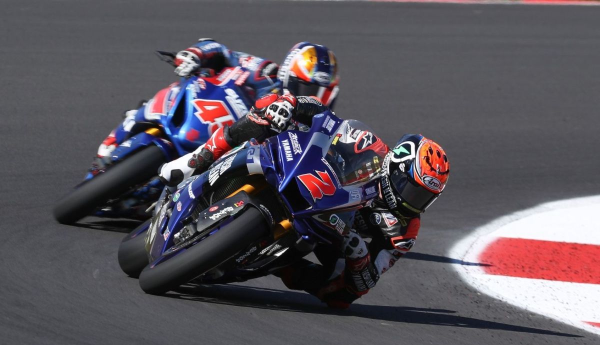 Josh Herrin y Cameron Peterse completaron el podio en la primera carrera Josh Herrin y Cameron Peterse completaron el podio en la primera carrera