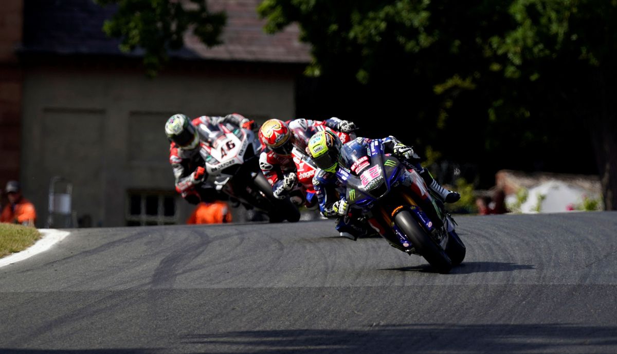 Jason O'Halloran seguido por Christian Iddon y Tommy Bridewell Jason O'Halloran seguido por Christian Iddon y Tommy Bridewell