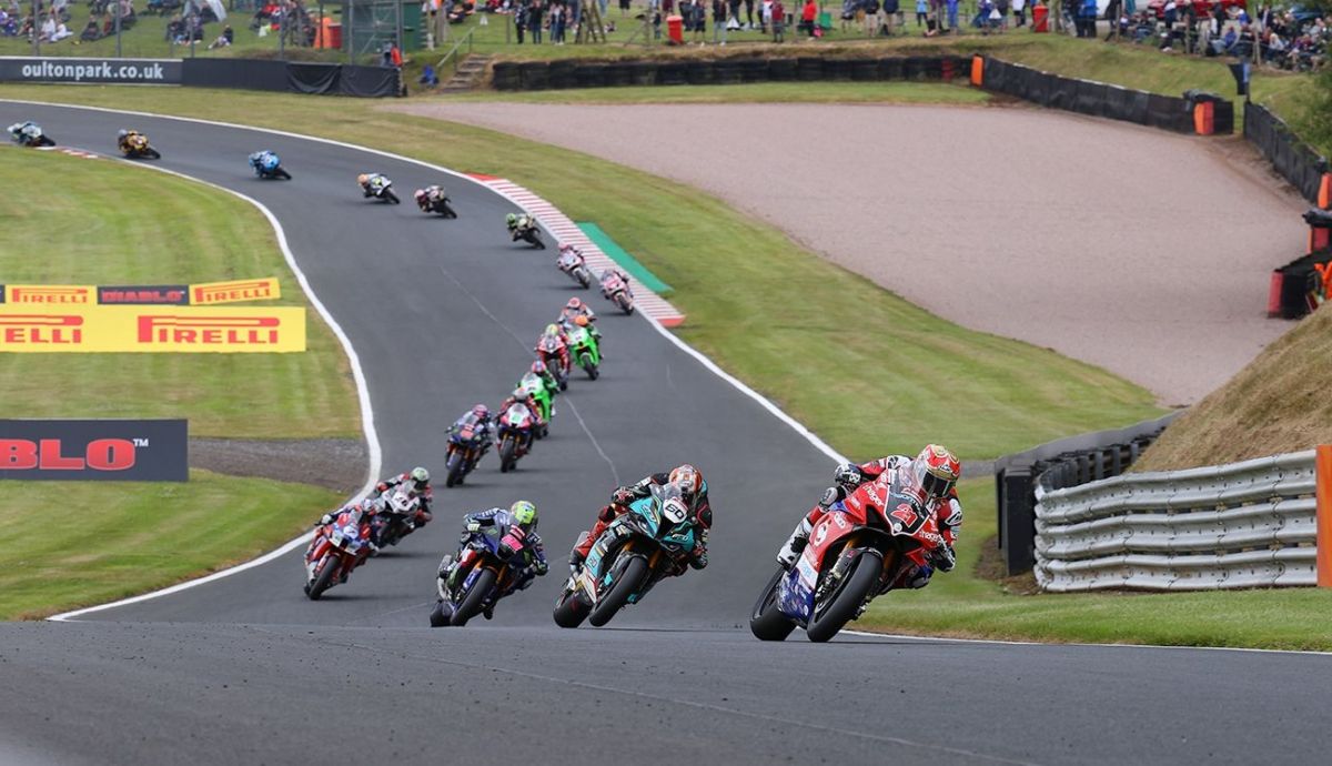 Christian Iddon comanda ante Peter Hickman y Jason O'Halloran Christian Iddon comanda ante Peter Hickman y Jason O'Halloran