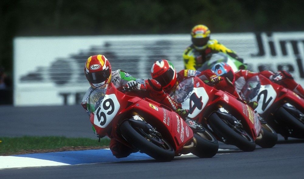 Motos de Ducati en el mundial de superbike en 1995. Fuente: Gold & Goose