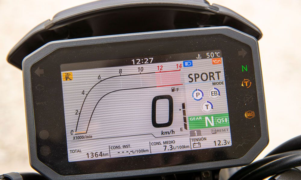 Honda CB1000R Black Edition: : Cuenta con una pantalla YTFT de 5"