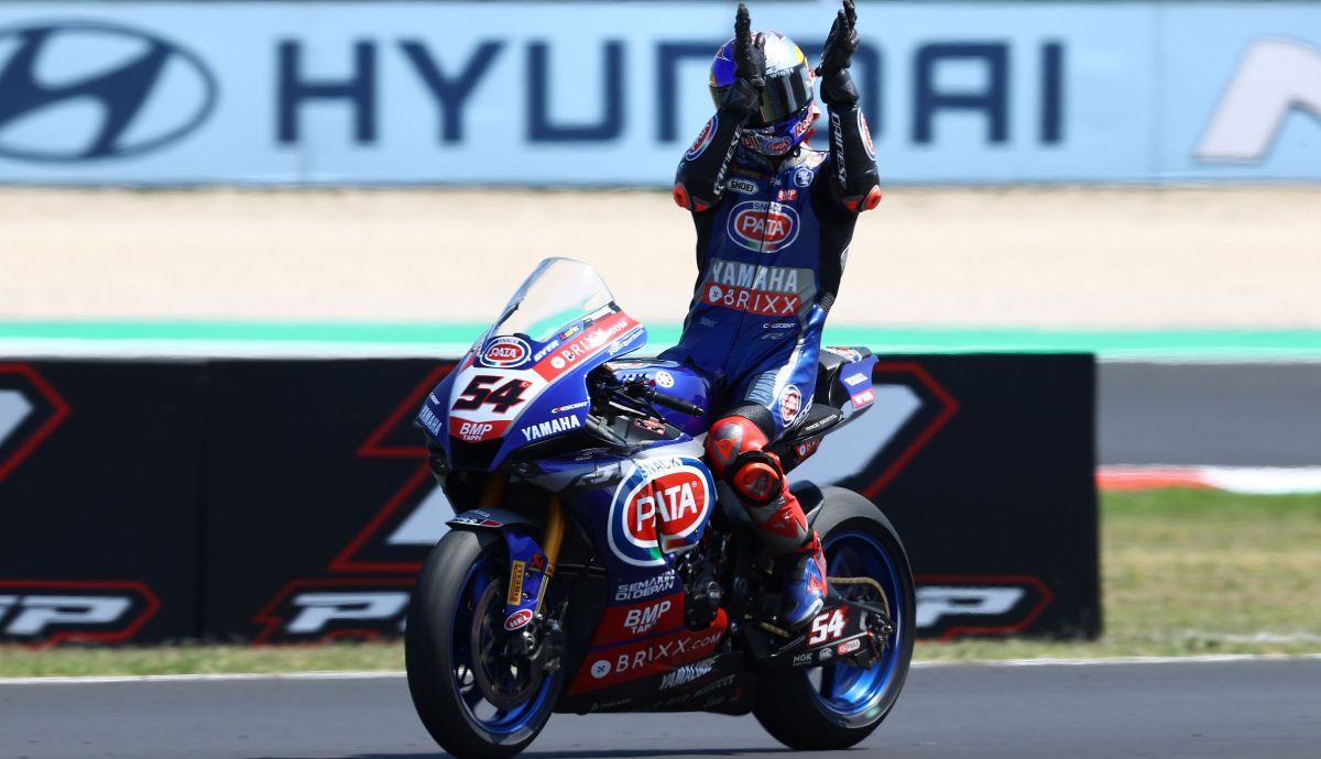 Toprak Razgatlioglu escenifica su renovación con Yamaha en el Mundial de Superbike Toprak Razgatlioglu escenifica su renovación con Yamaha en el Mundial de Superbike