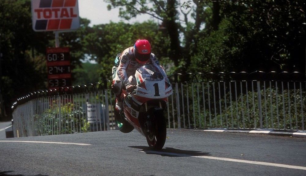 Steve Hislop en la Tourist Trophy del año 1994. Fuente: Gold & Goose Steve Hislop en la Tourist Trophy del año 1994. Fuente: Gold & Goose