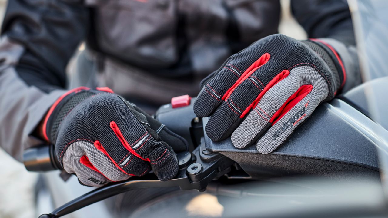 Informe de equipamiento: guantes calefactados para moto