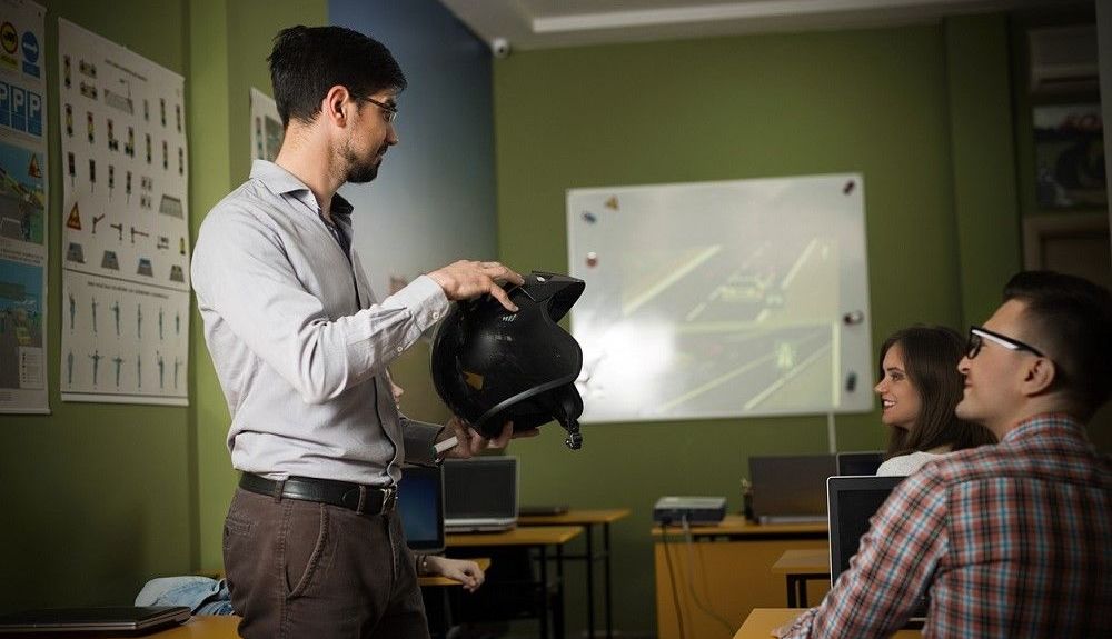 Clase teórica en una autoescuela. Fuente: iStock/bokan76 Clase teórica en una autoescuela. Fuente: iStock/bokan76