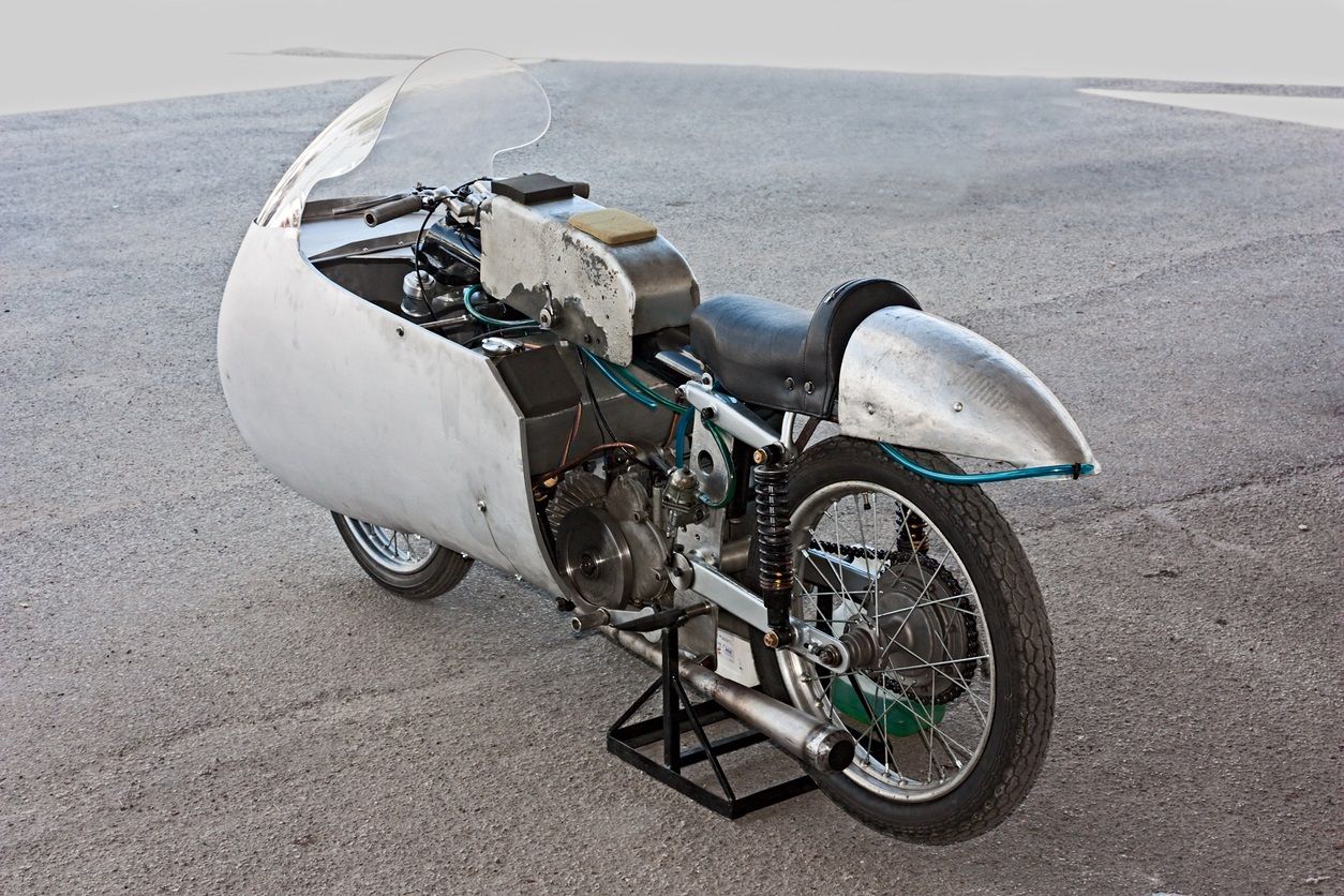 Una Moto Guzzi con uno de los carenados dustbin. Fuente: iStock/ermess.