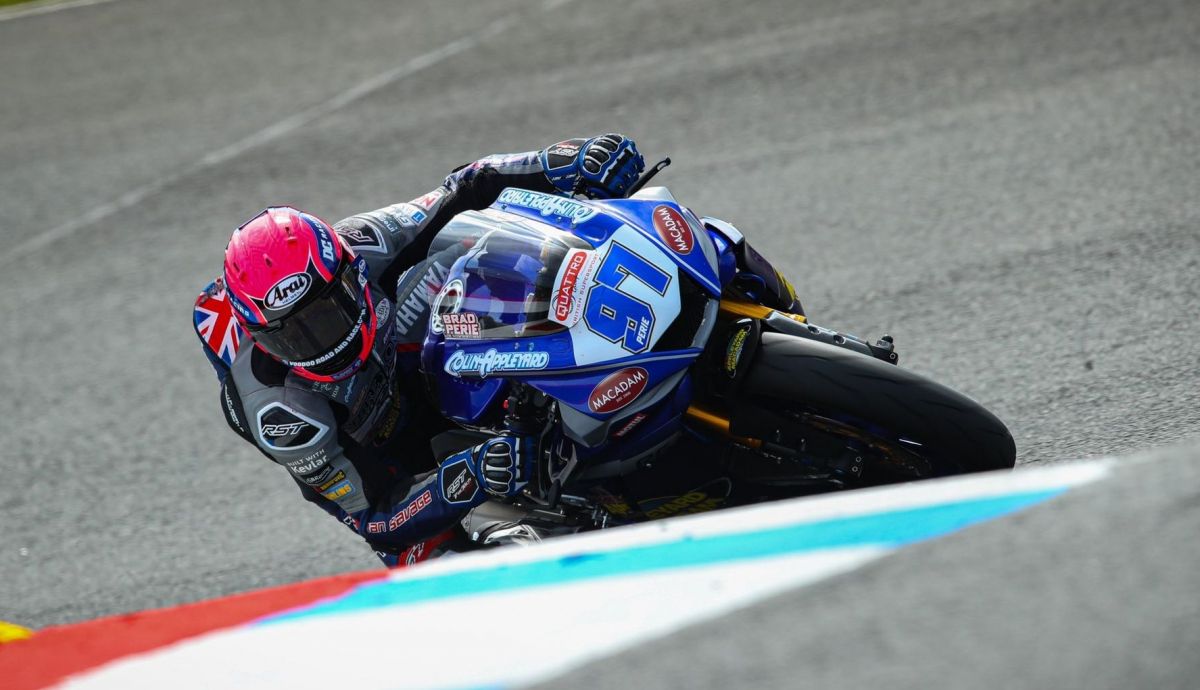 Doblete de Bradley Perie para salir más líder del British Supersport