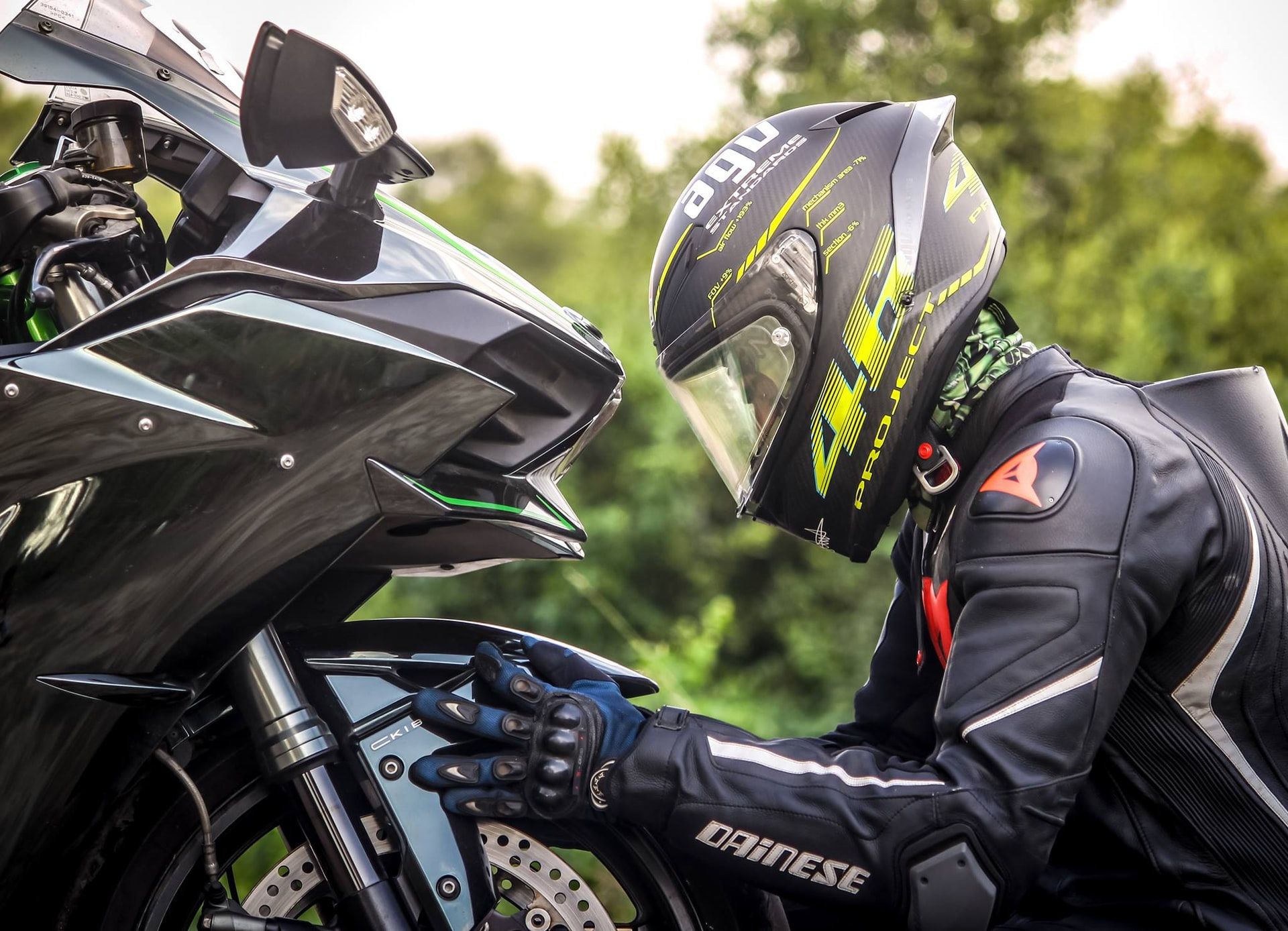 Beneficios del seguro y cobertura en carretera para los motociclistas