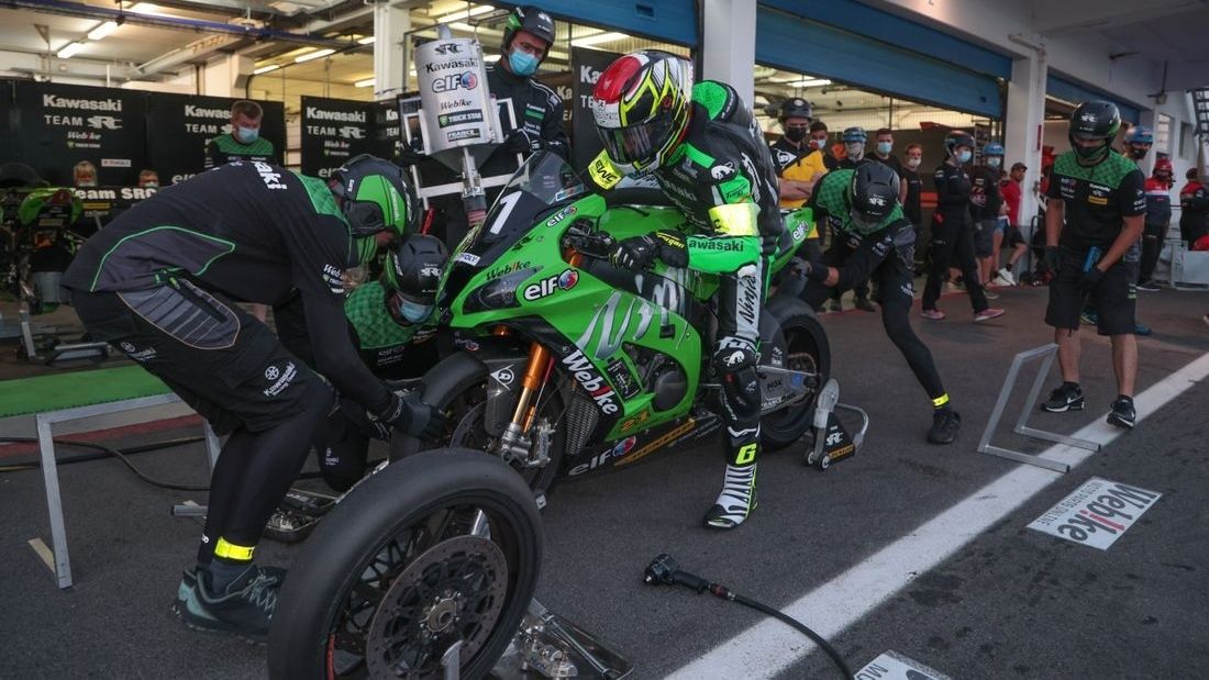 Cambio de rueda delantera para la Kawasaki del SRC