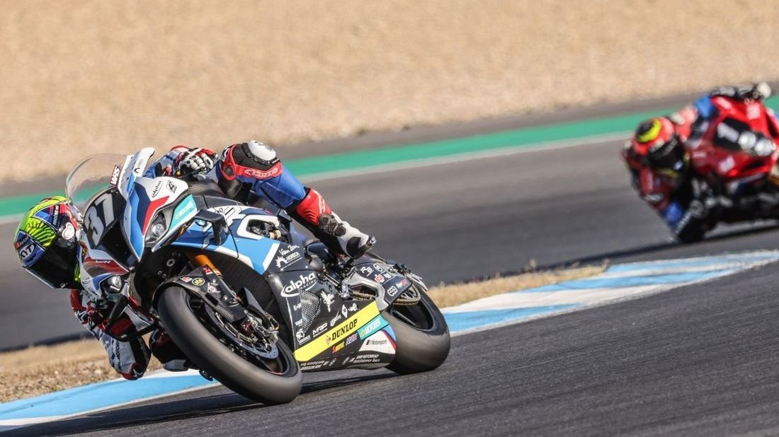 Xavi Forés lideró la primera hora con la BMW