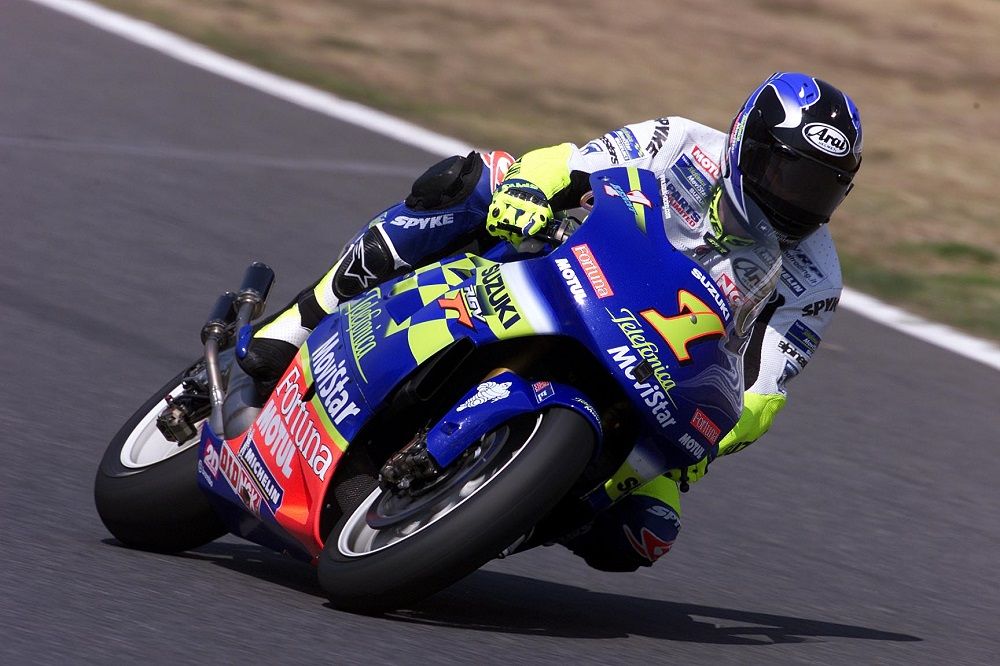 Kenny Roberts Jr. a lomos de su Suzuki. Fuente: Gold & Goose