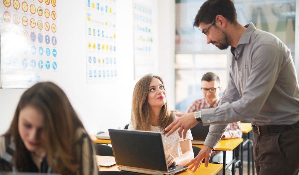 Para recuperar los puntos del carnet de conducir hay que pasar un curso. Fuente: iStock/bokan76.