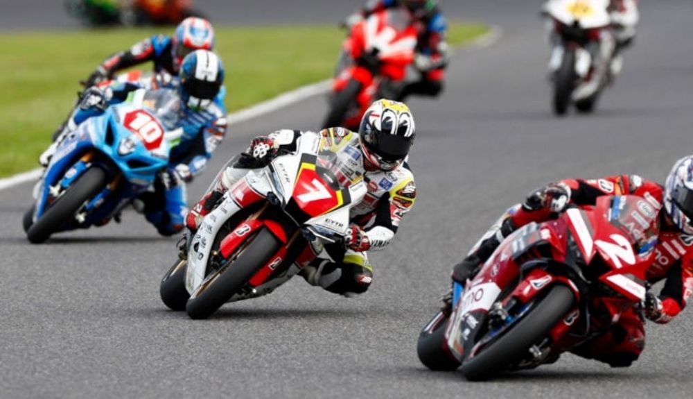 Ryuichi Kiyonari coge el mando ante Katsuyuki Nakasuga y Yukio Kagayama Ryuichi Kiyonari coge el mando ante Katsuyuki Nakasuga y Yukio Kagayama