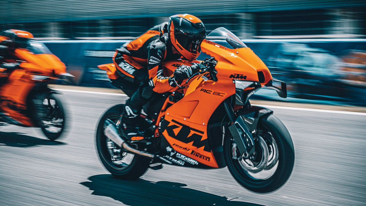 KTM RC 8C, preparada para circuito