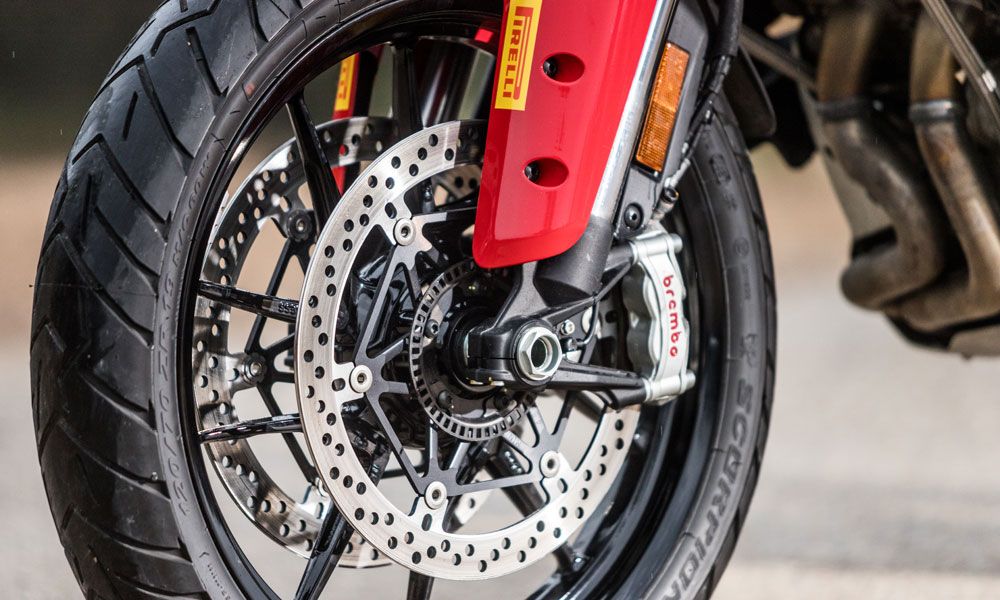 Ducati Multistrada V4S: En la versión S las suspensiones se regulan electrónicamente, ahora con la posibilidad de elegir la precarga del muelle de manera independiente.