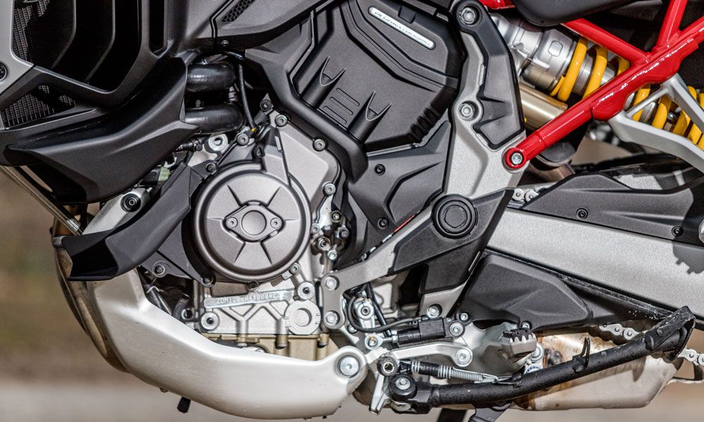 Ducati Multistrada V4S: El motor V4 es exclusivo de las Multistrada, con un sistema de distribución diferente