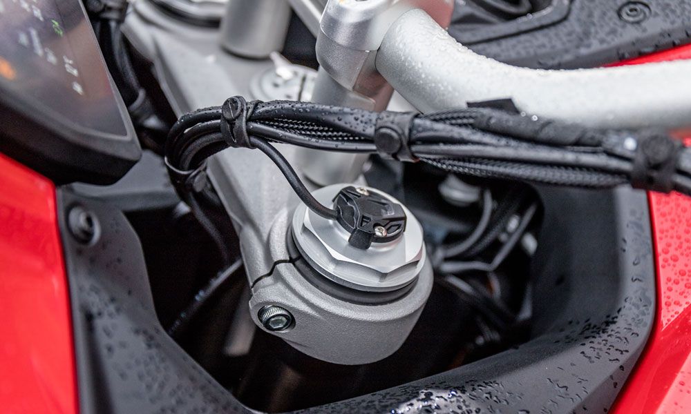 Ducati Multistrada V4S: La precarga de muelle se puede regular de manera independiente.