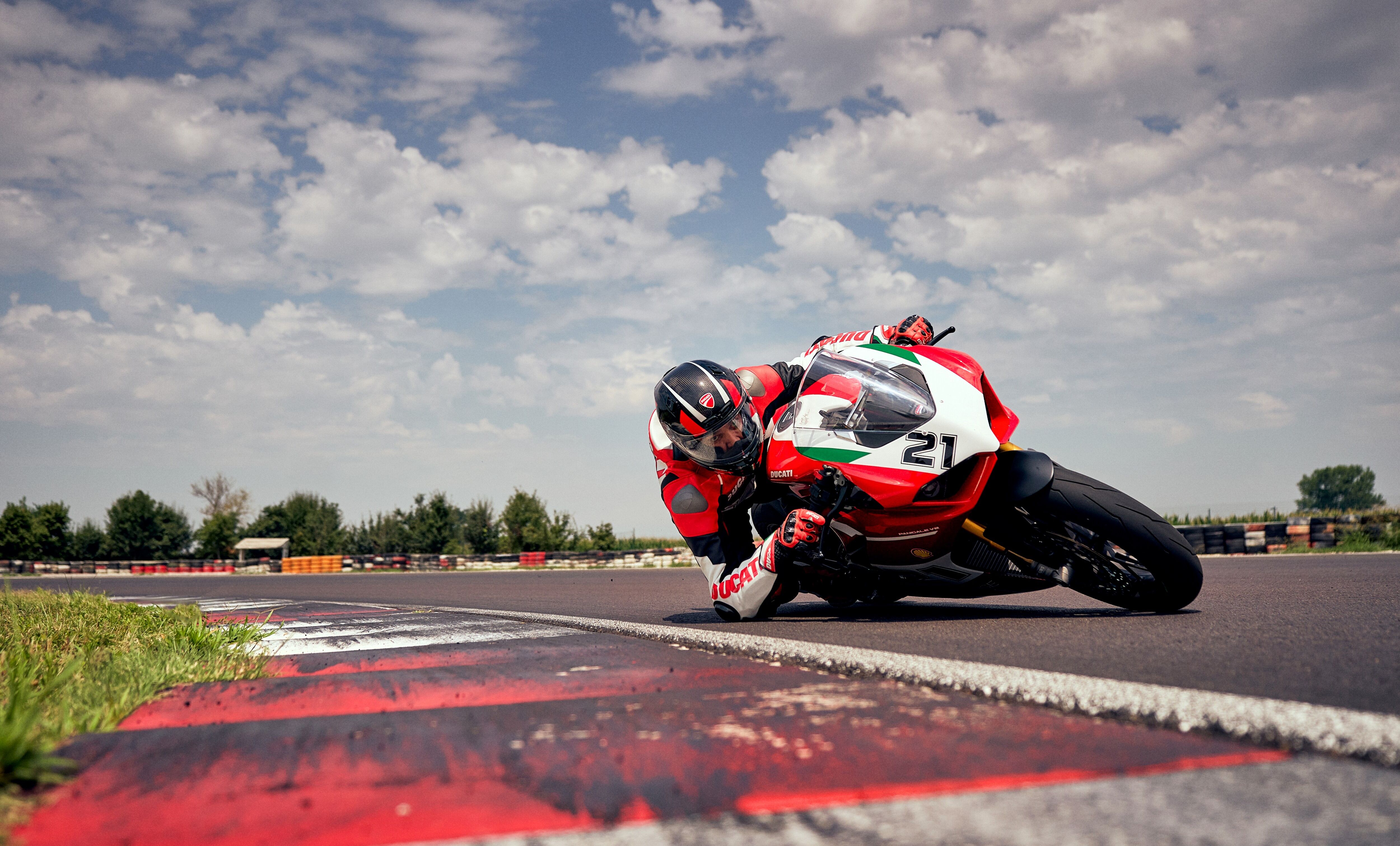 Ducati Panigale V2 Bayliss 1st Championship 20th Anniversary 14