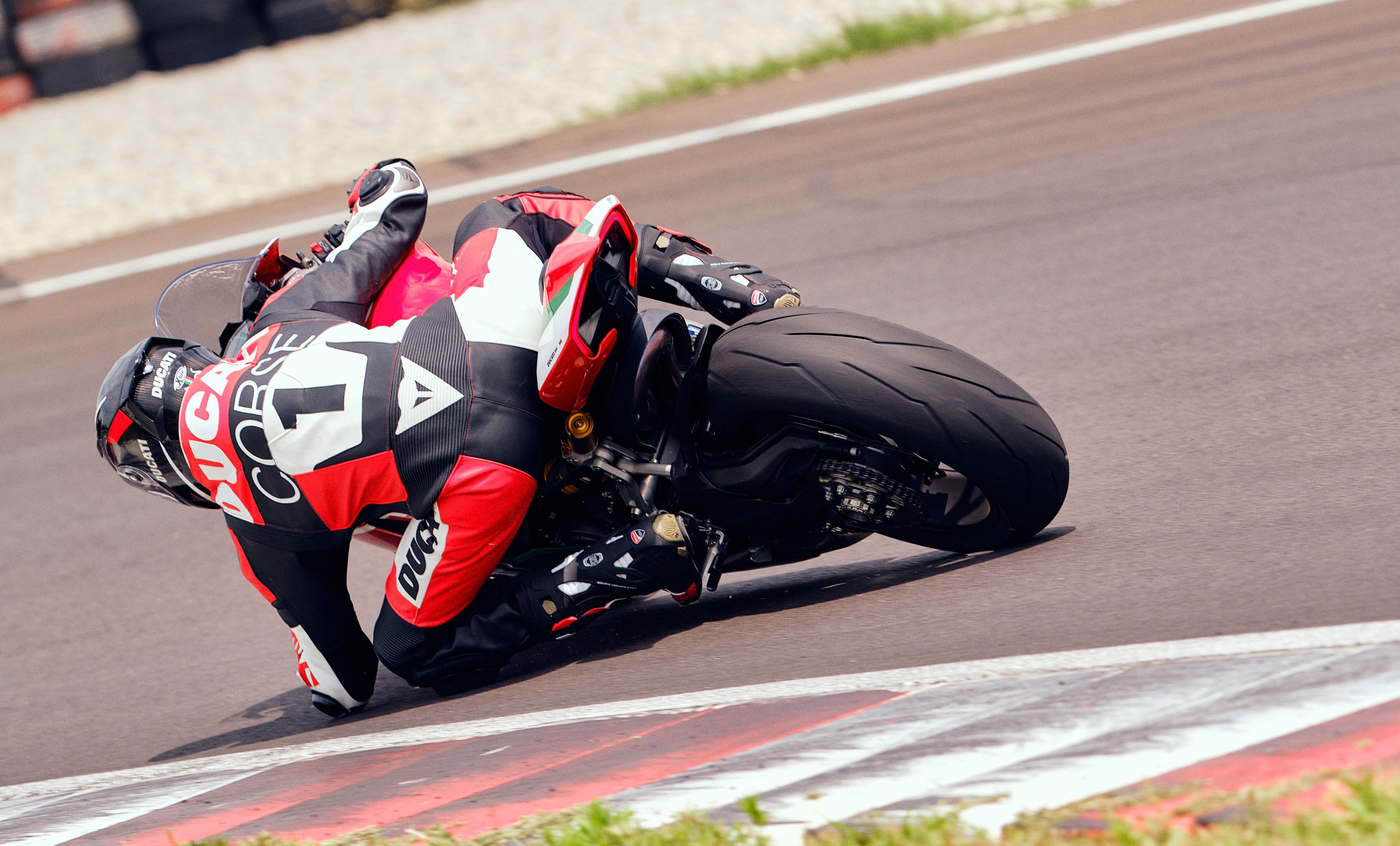 Ducati Panigale V2 Bayliss 1st Championship 20th Anniversary 16