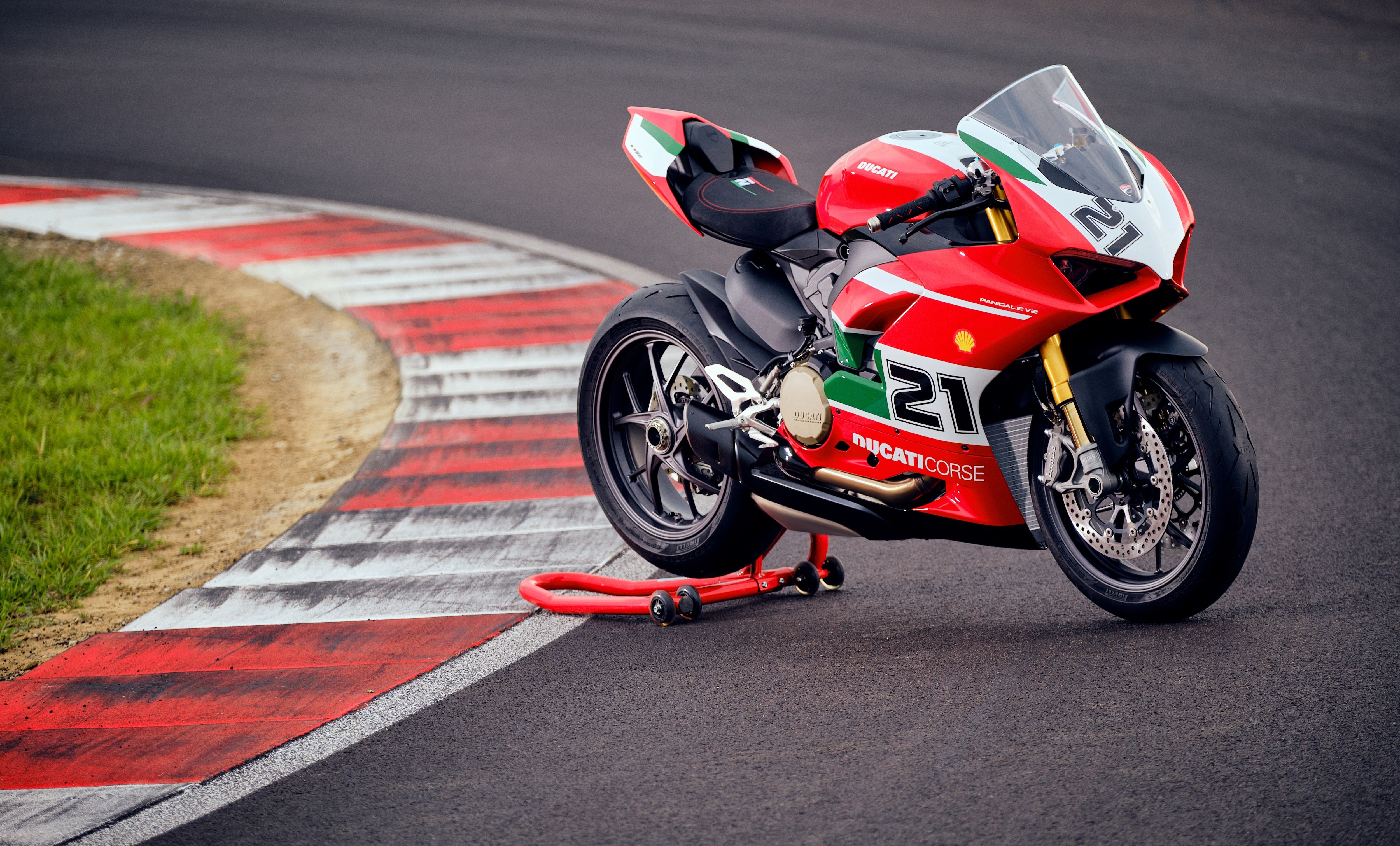 Ducati Panigale V2 Bayliss 1st Championship 20th Anniversary 25