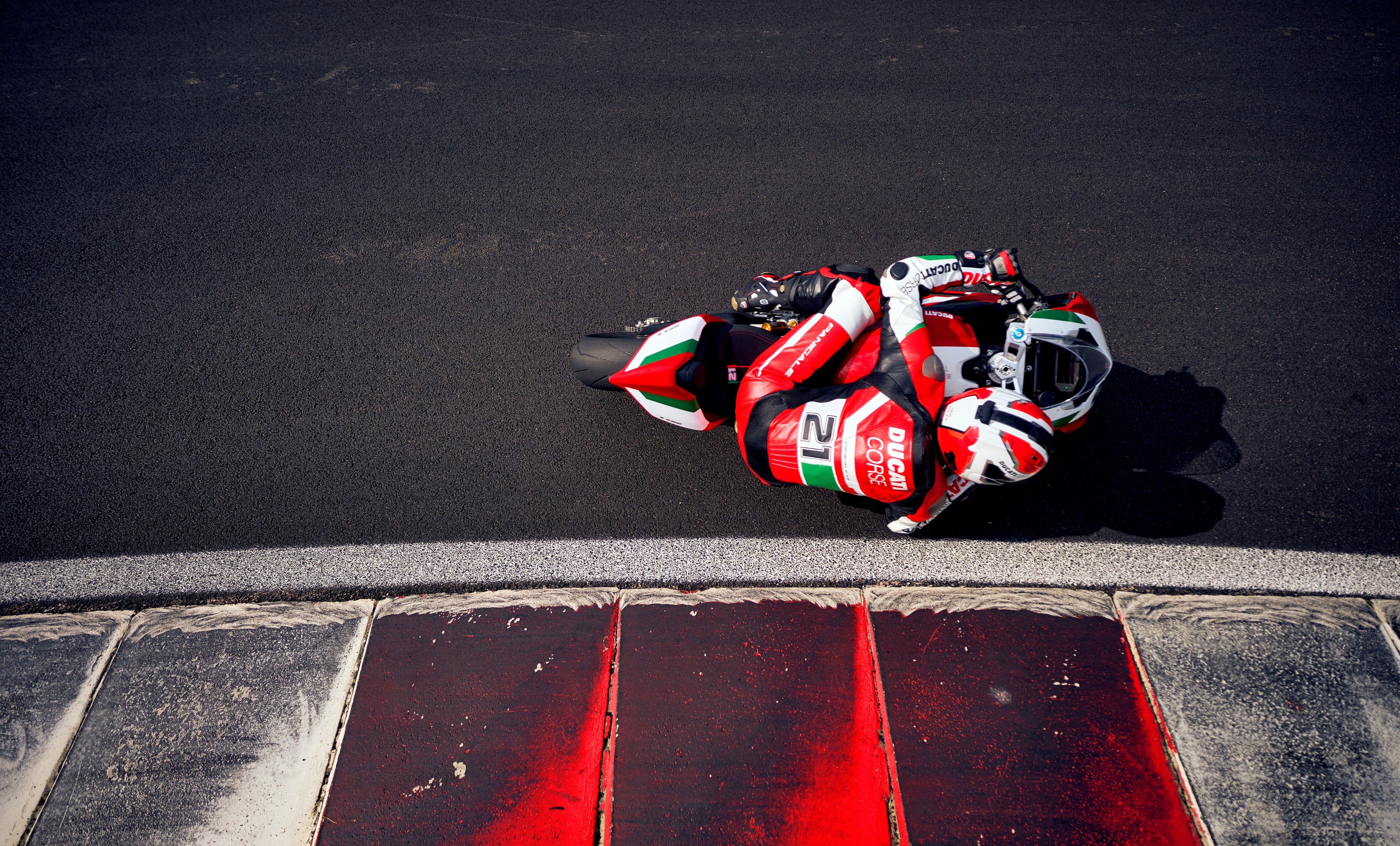 Ducati Panigale V2 Bayliss 1st Championship 20th Anniversary 33