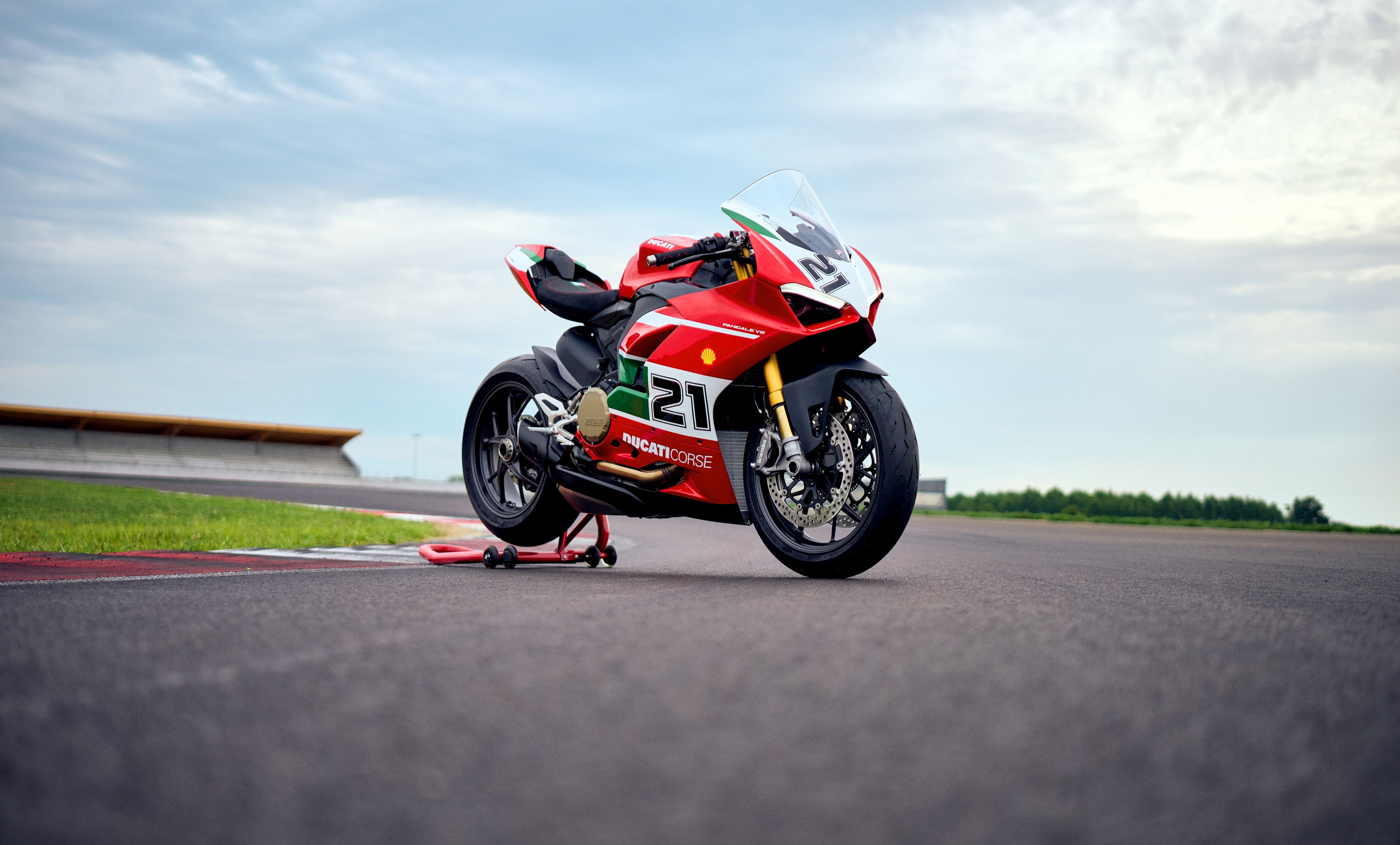 Ducati Panigale V2 Bayliss 1st Championship 20th Anniversary 35