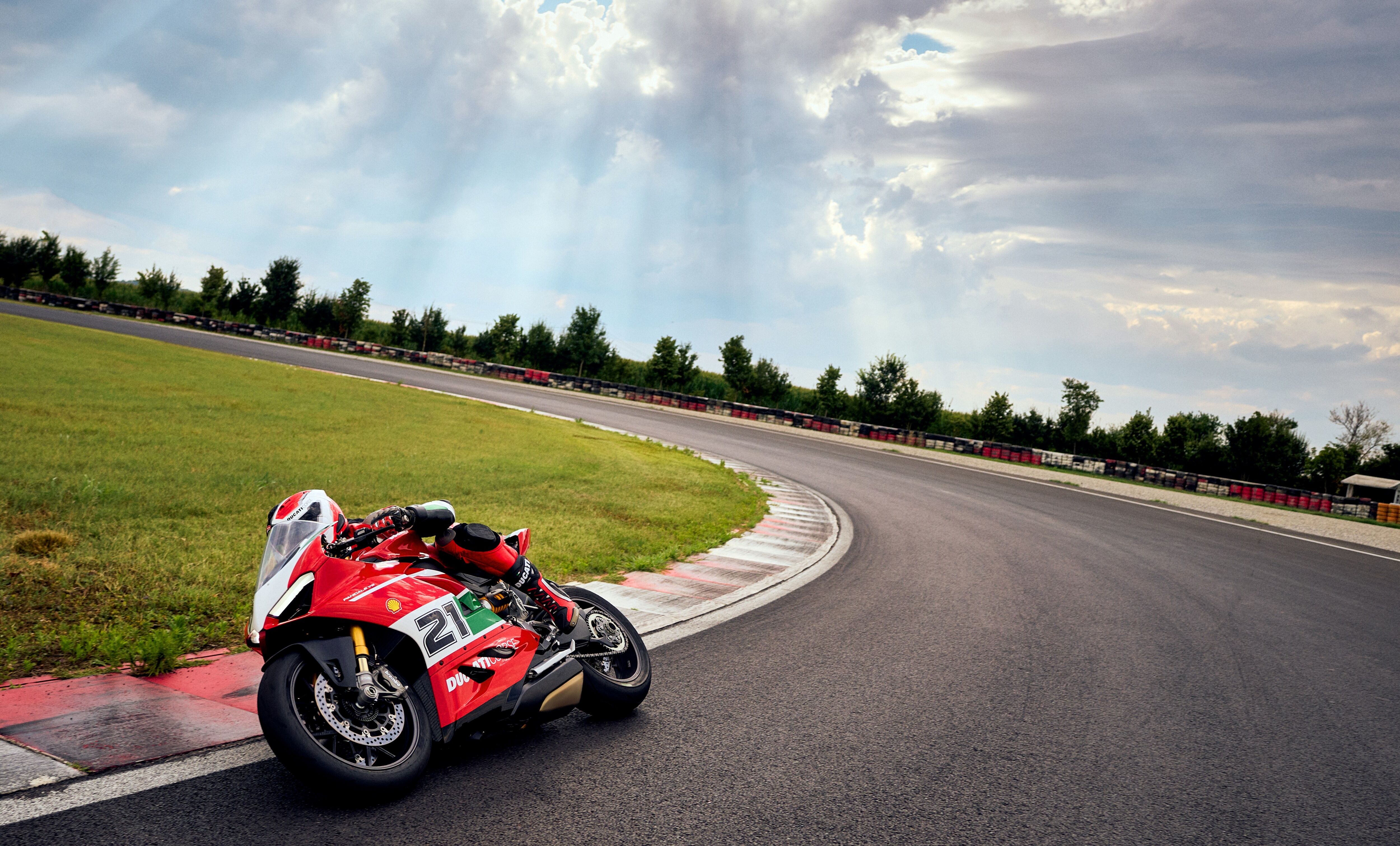 Ducati Panigale V2 Bayliss 1st Championship 20th Anniversary 38