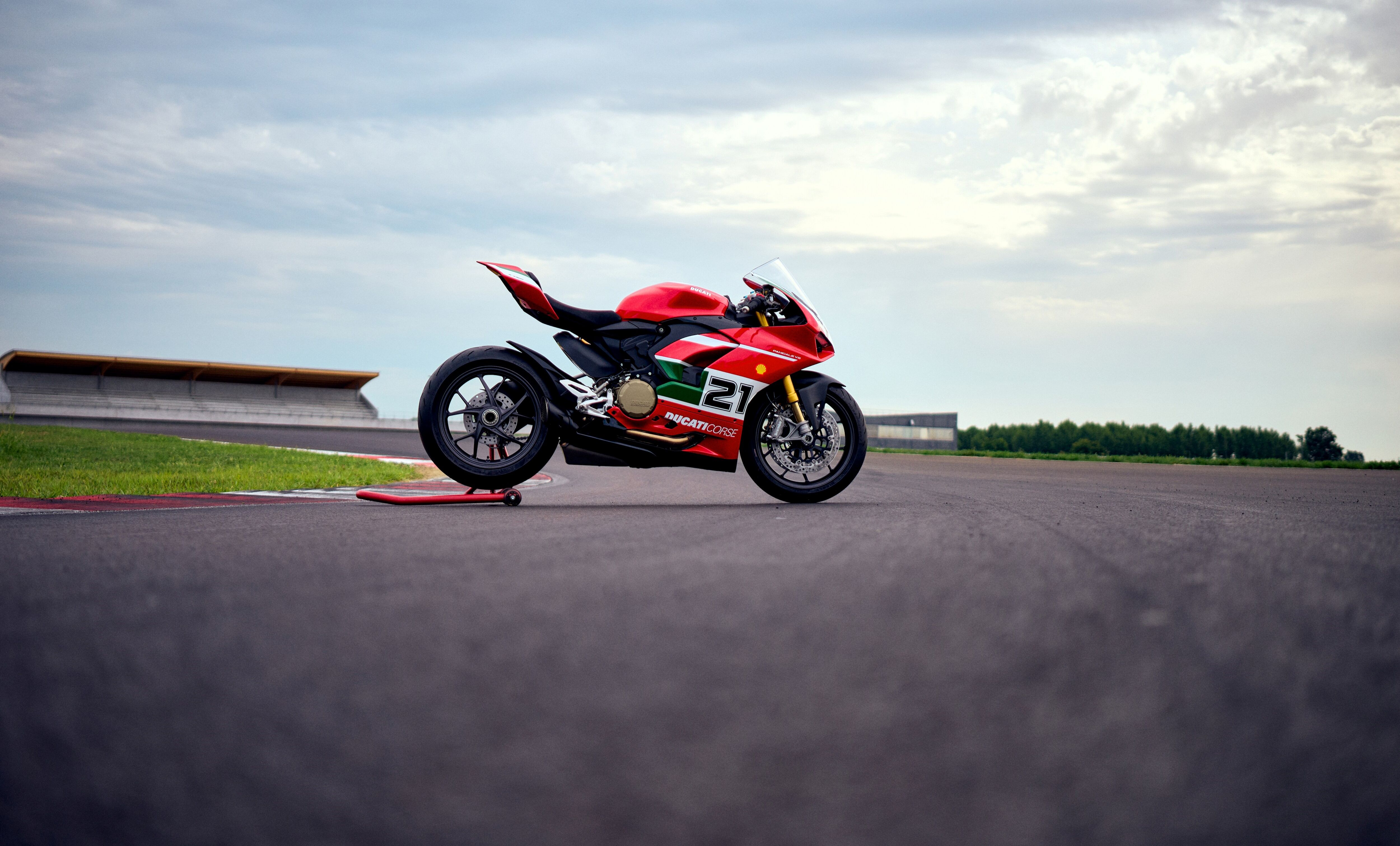 Ducati Panigale V2 Bayliss 1st Championship 20th Anniversary 40