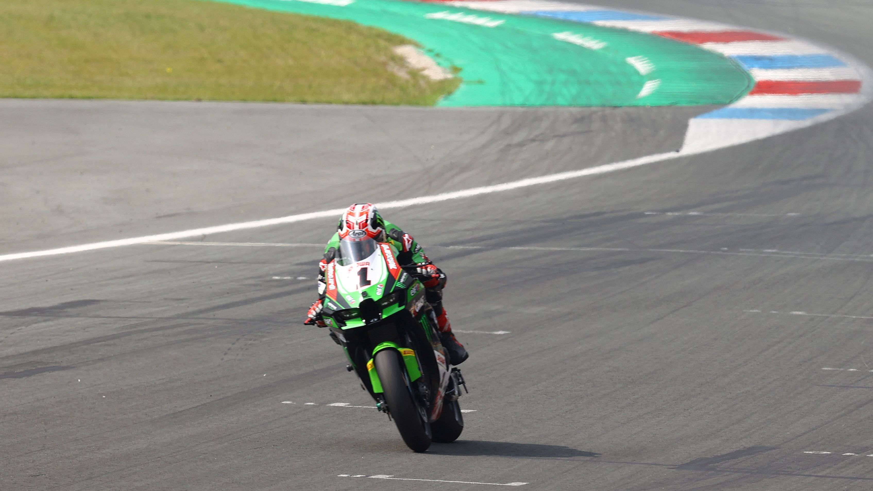 Jonathan Rea volando en el asfalto de Assen