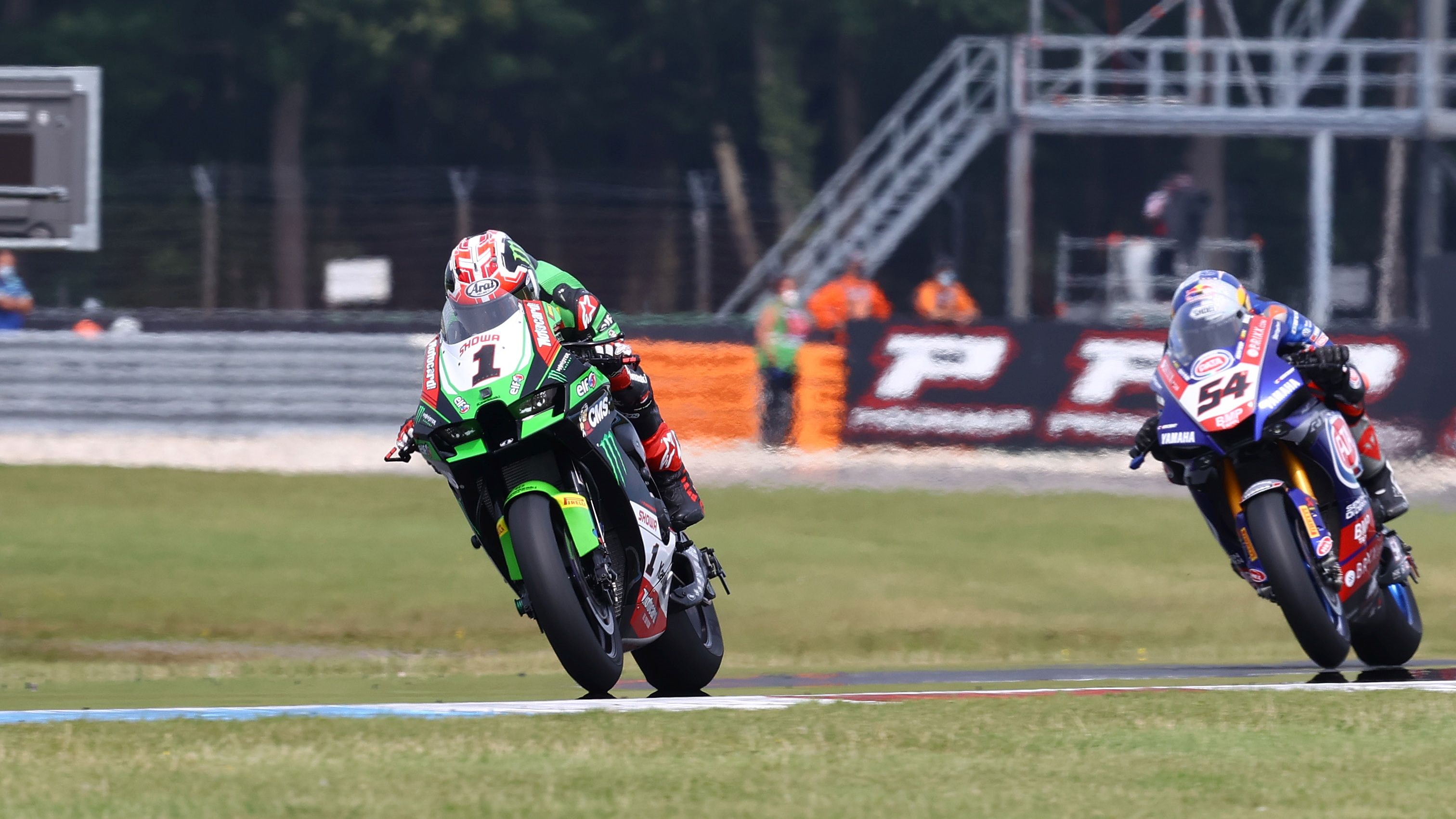 Jonathan Rea se escapa de Toprak Razgatlioglu en la clasificación de Superbike 2021 tras su triplete en Assen