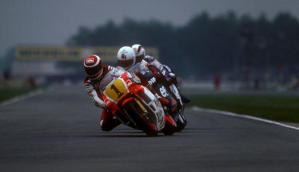 Eddie Lawson en 1987 en su moto de dos tiempos. Fuente: Gold & Goose Eddie Lawson en 1987 en su moto de dos tiempos. Fuente: Gold & Goose
