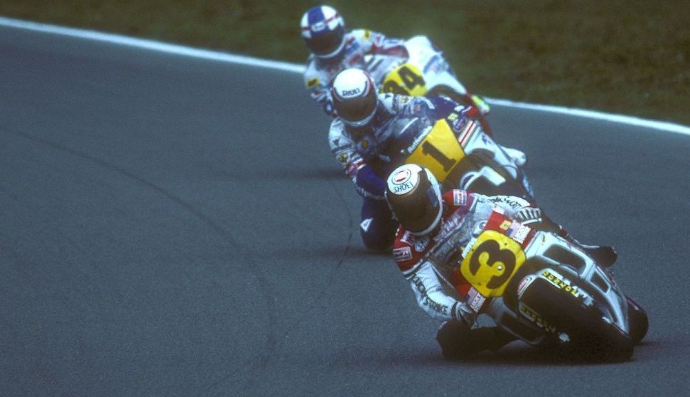 Rainey, Lawson y Schwantz en las motos de 500cc con motor de dos tiempos. Fuente: Gold & Goose. Rainey, Lawson y Schwantz en las motos de 500cc con motor de dos tiempos. Fuente: Gold & Goose.