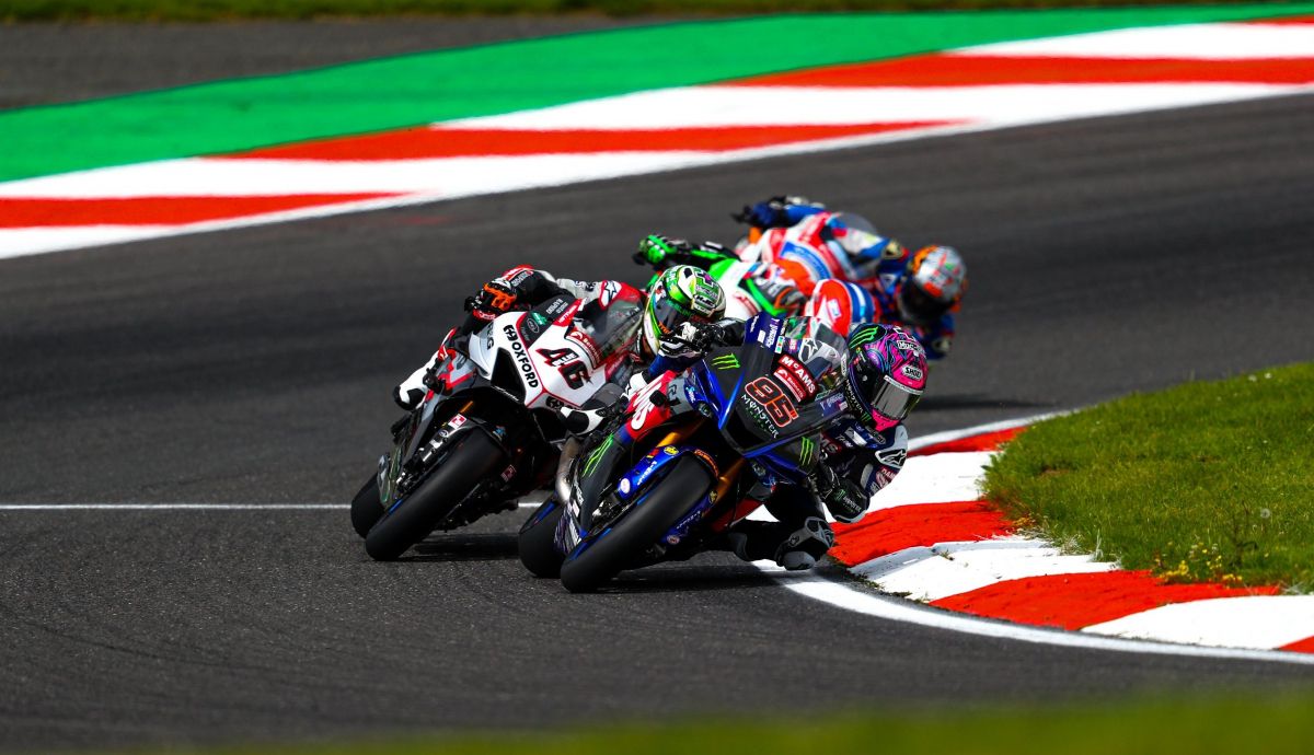 Tarran MacKenzie lidera seguido por Tommy Bridewell Tarran MacKenzie lidera seguido por Tommy Bridewell