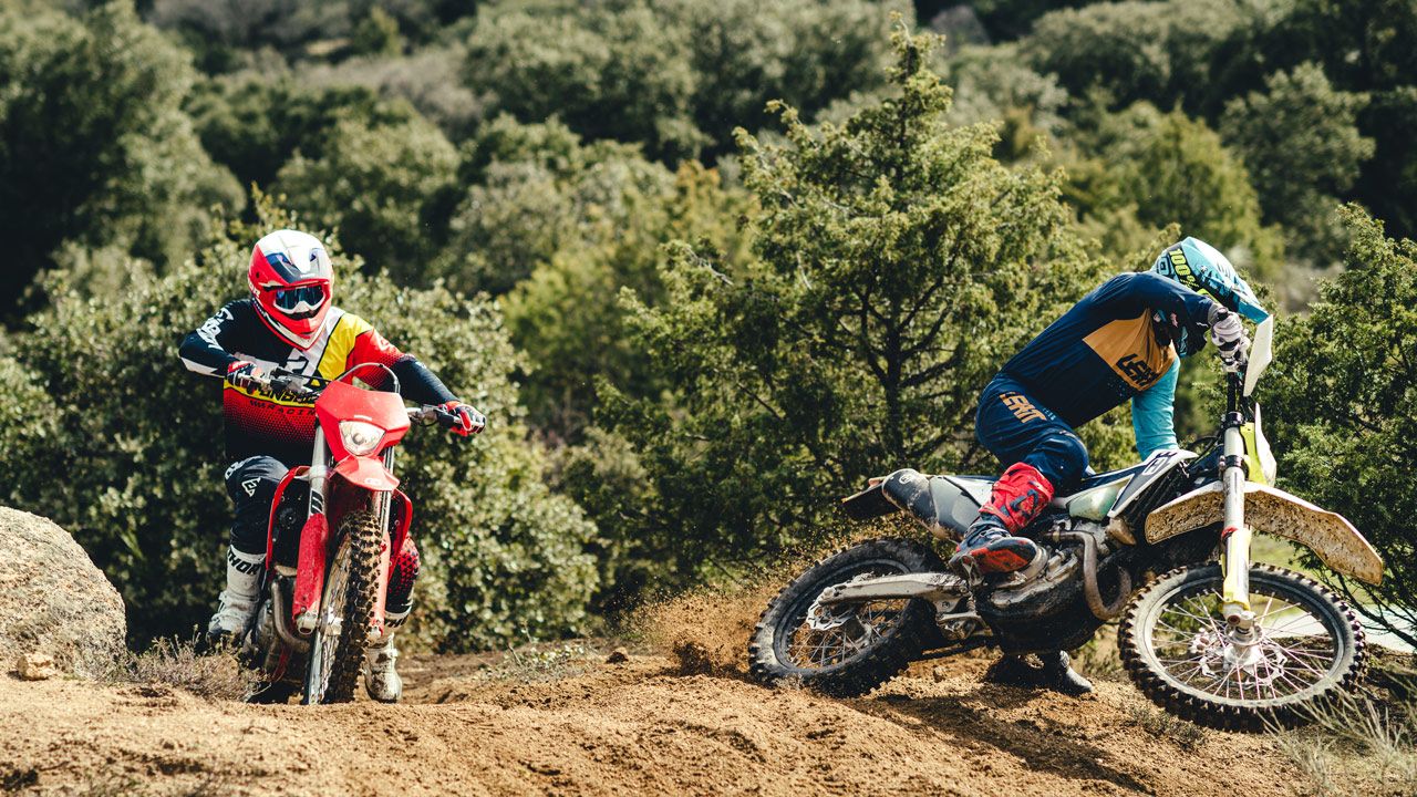 Comparativa enduro 350 4T: GASGAS EC F vs Husqvarna FE.