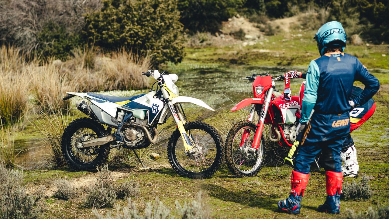 Comparativa enduro 350 4T: GASGAS EC F vs Husqvarna FE.