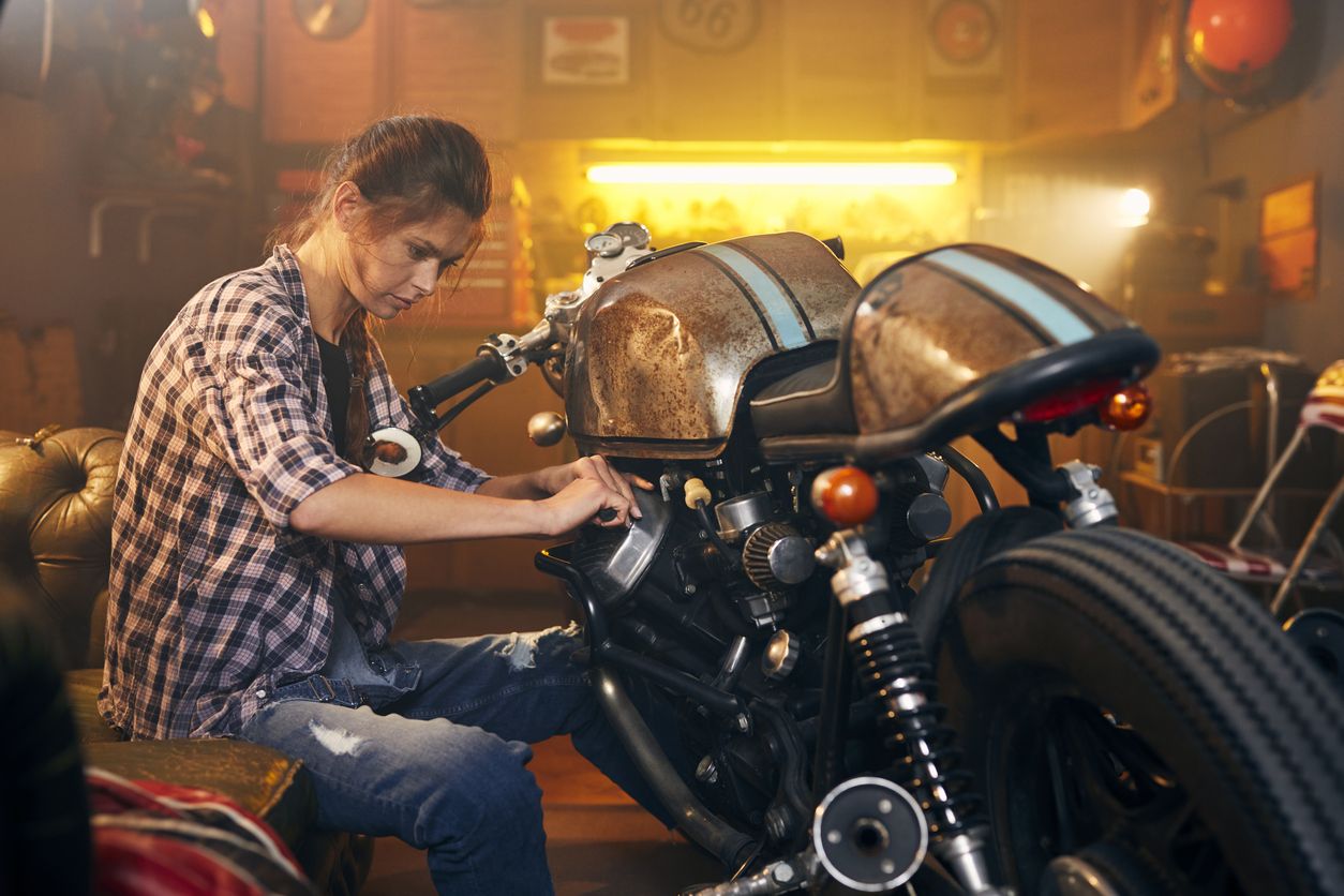 El cuidado de las motos clásicas es esencial para mantenerlas en buen estado. Fuente: iStock/janiecbros