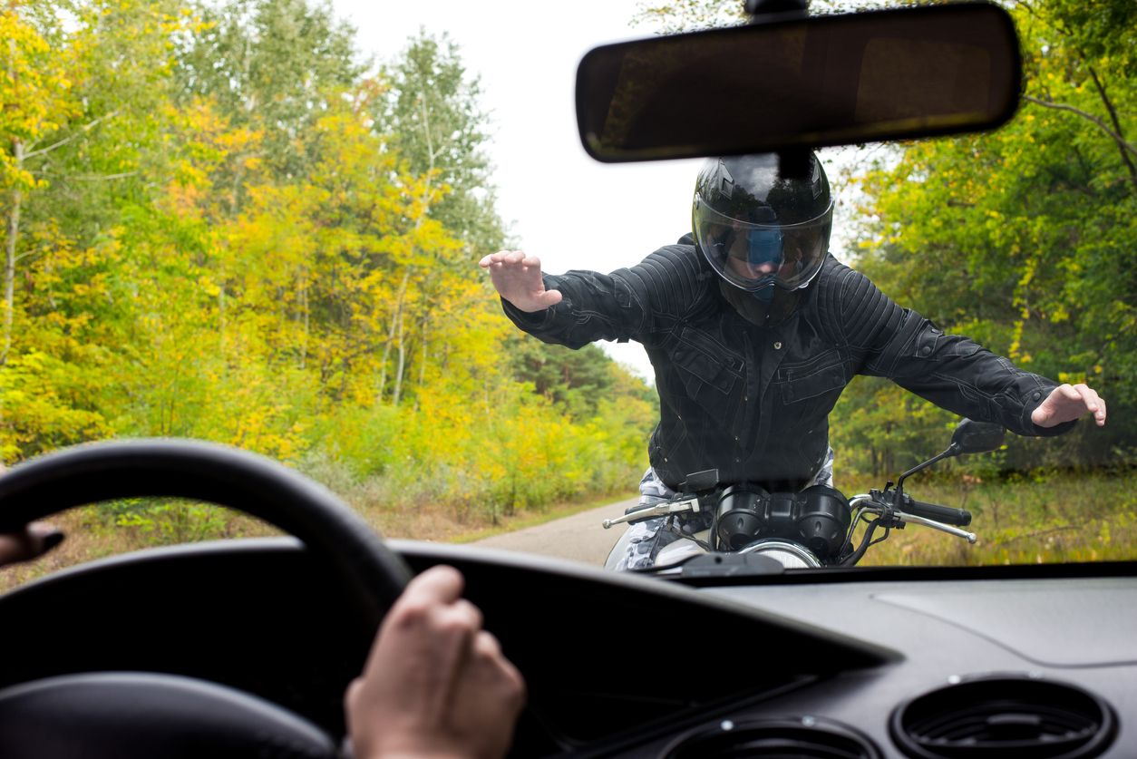 El seguro de la moto debe cubrir los posibles accidentes. Fuente: iStock/HusarK